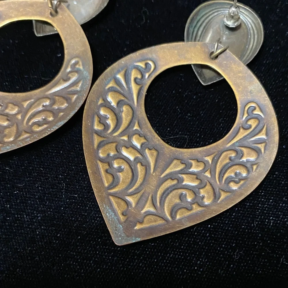 Elegant vintage pressed tin dangling Teardrop pierced Earrings - Picture 8 of 12